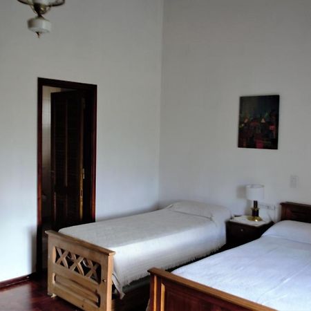 Casa De Huespedes - B&B 吉亚迪诺镇 外观 照片