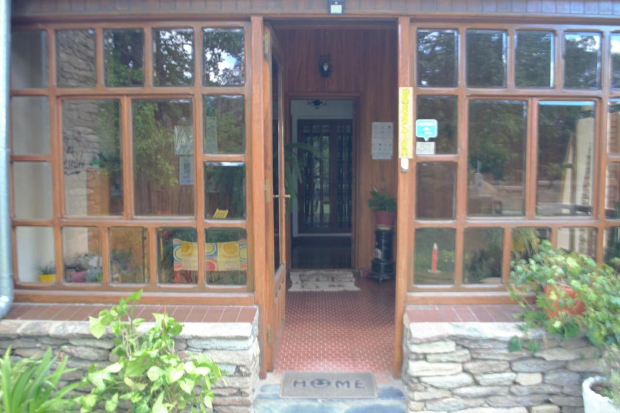 Casa De Huespedes - B&B 吉亚迪诺镇 外观 照片