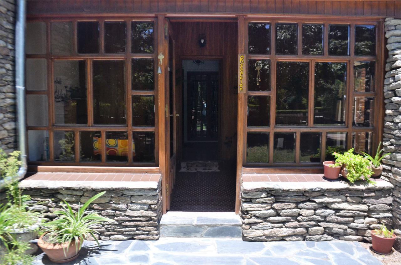 Casa De Huespedes - B&B 吉亚迪诺镇 外观 照片
