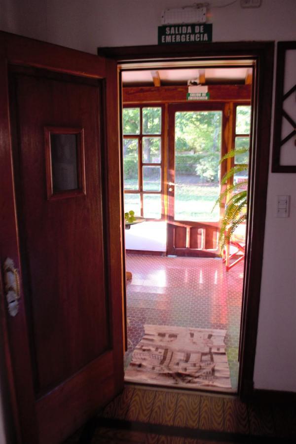 Casa De Huespedes - B&B 吉亚迪诺镇 外观 照片