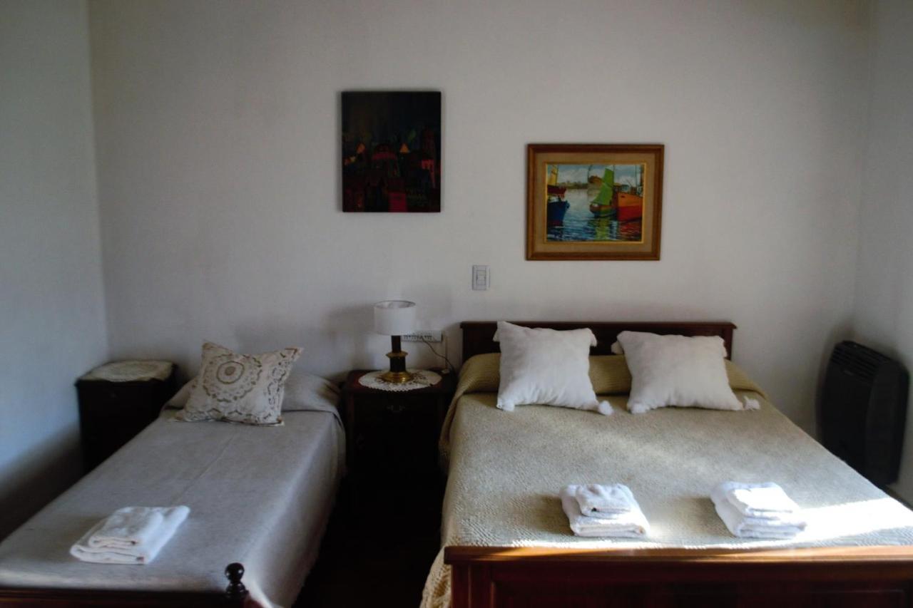 Casa De Huespedes - B&B 吉亚迪诺镇 外观 照片